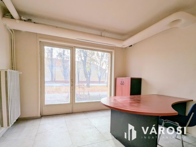 Belvárosi iroda, üzlethelyiség eladó Békéscsabán!