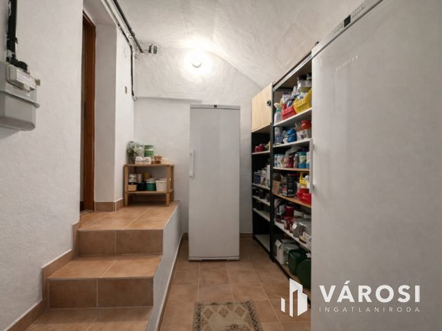 Debrecen egyik LEGSZEBB utcájában kertes ház eladó!