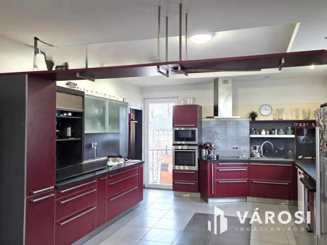 Madárcsicsergős otthon nagy kerttel – ház Debrecen határán