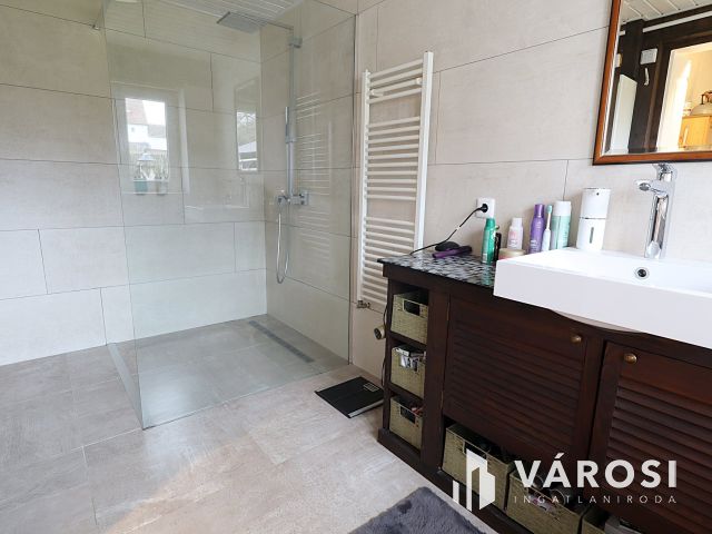 Teljes körűen felújított parasztház eladó Bodonyban