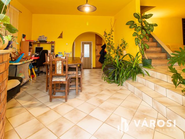 Nagycsaládosok álma – Sárisápi családi otthon 4 hálószobával