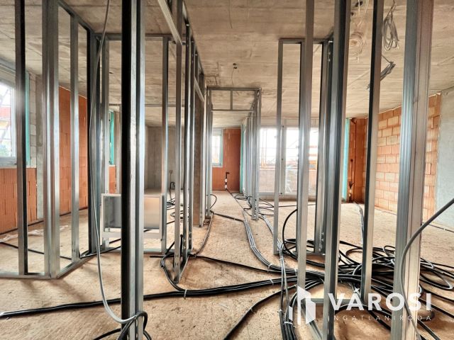 Kertkapcsolatos, modern földszinti lakás Debrecenben