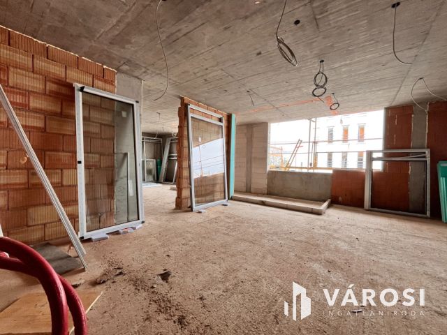 Világos, energiatakarékos otthon a Postakertben