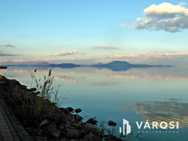 Balatonkeresztúron közművesített építési telek