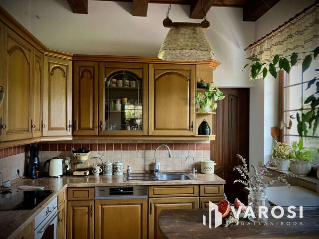 Álombirtok Pesthez közel