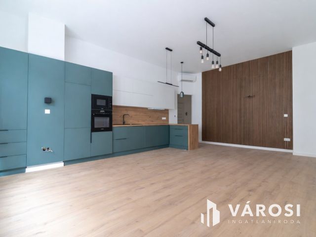 Modern okosotthon eladó a Visegrádi utca elején!