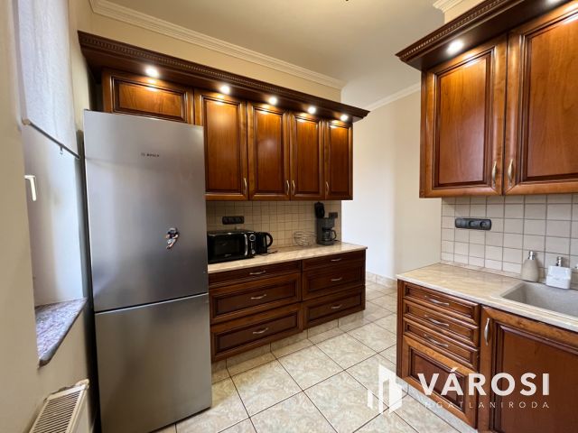 Debreceni Klasszikus Stílusú Impozáns Ingatlan Eladó!