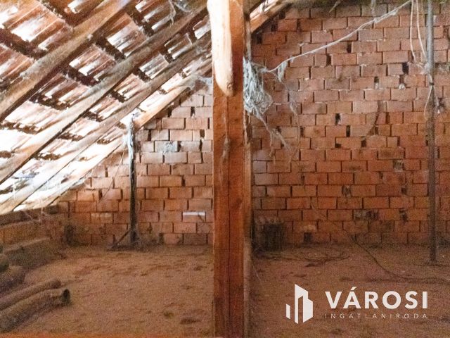 Két lakrész, nagy telek, végtelen lehetőségek