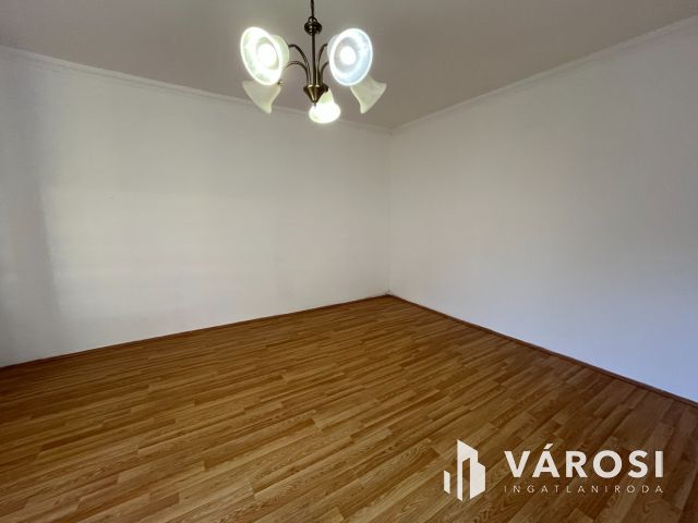 Debreceni 2 Szobás Jó Ház, Csendes Utcában Eladó!