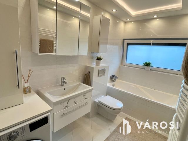 Exkluzív, kertkapcsolatos lakás Újszegeden