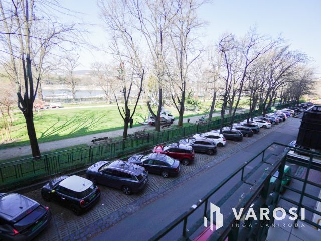 Több lakásra bontható szenzációs elhelyezkedéssel!