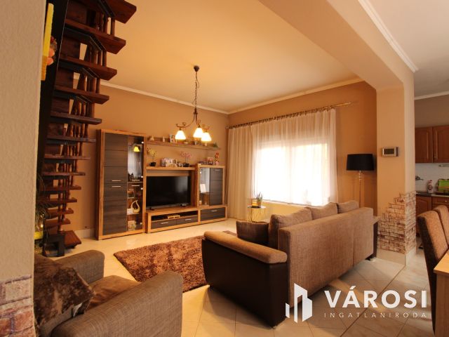 Otthonos családi ház várja új lakóit