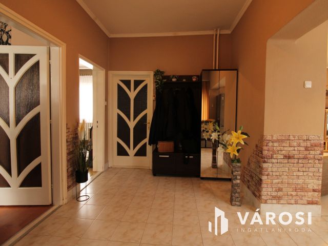 Otthonos családi ház várja új lakóit