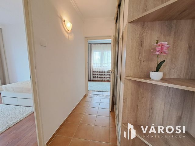 Újkerti 3 szobás panel lakás kiadó