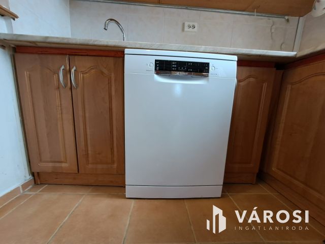 Újkerti 3 szobás panel lakás kiadó