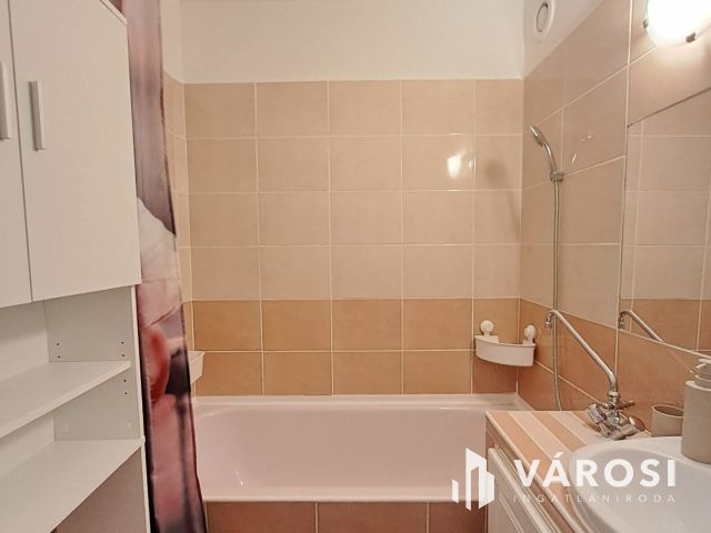 Újkerti 3 szobás panel lakás kiadó