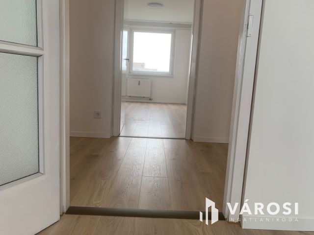 Derék utcán eladó egy  felújított, panorámás lakás