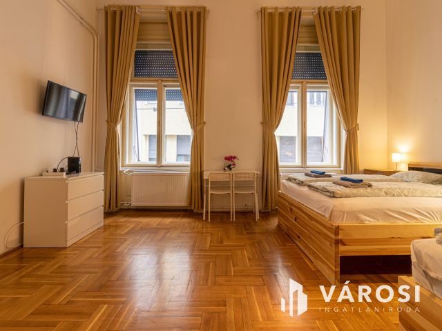 Jó állapotú magasföldszinti lakás az Urániánál!