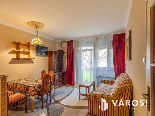 Belvárosi lakás, felújítva – csak költözni kell!