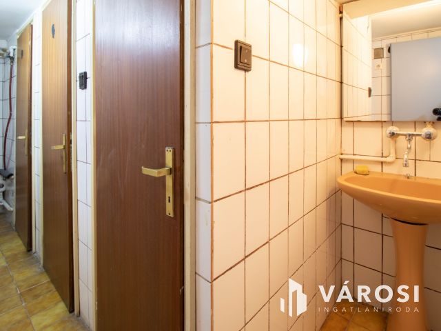 Móricz Zs. körtértől 600 m-re 100 m2-es szuterén üzlet kiadó