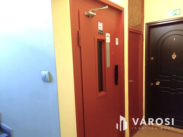 Erkélyes, világos lakás felújítási lehetőséggel Angyalföldön