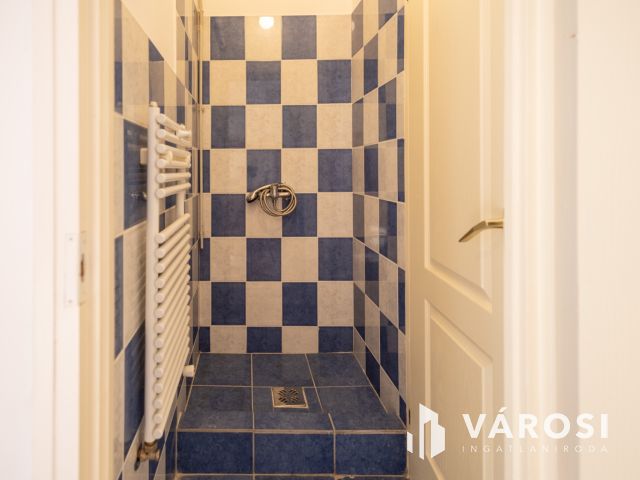 Alsóvárosban szuper kis iroda eladó