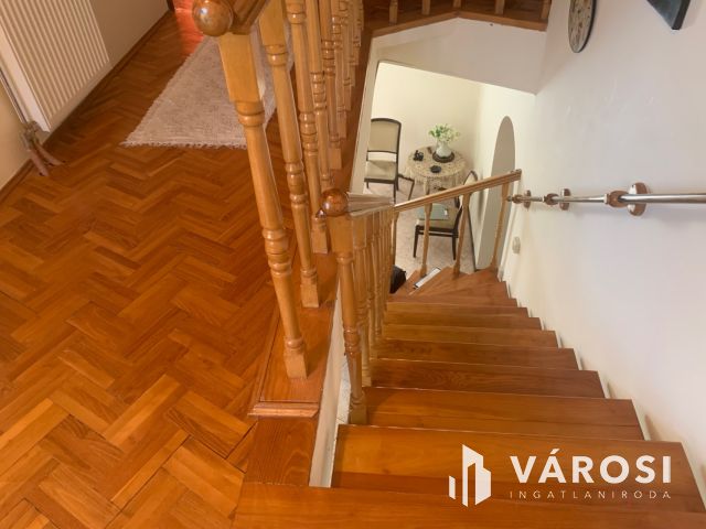 Nyiregyháza belvárosában bájos ikerház, üzlettel eladó