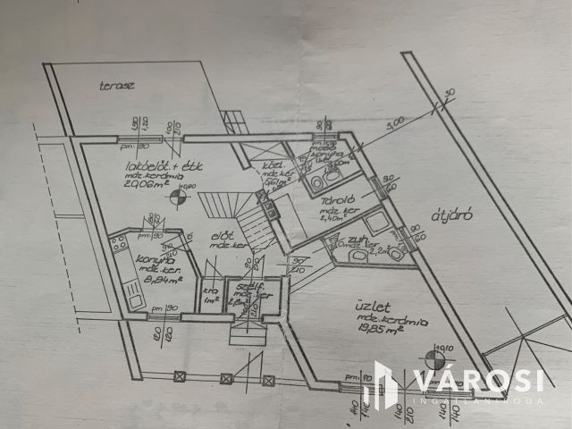 Nyiregyháza belvárosában bájos ikerház, üzlettel eladó