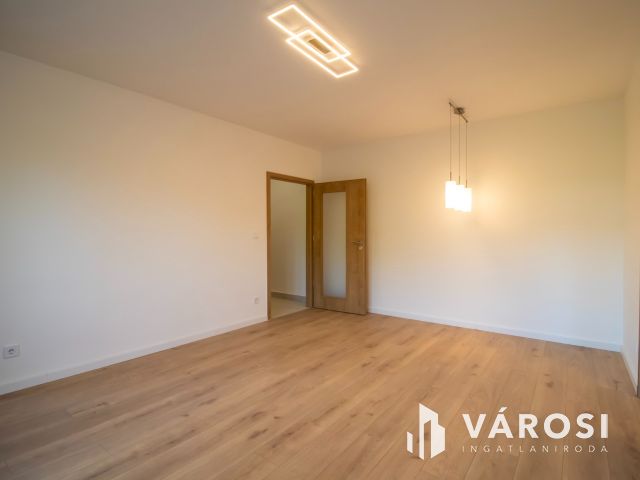 Csendes lakás a vasúthoz közel