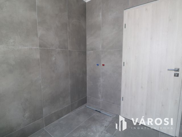 Baktói ikerház,minőségi kulcsrakész kivitelben.