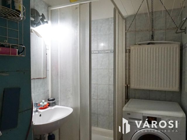 1,5 szobás panellakás a belvárosban