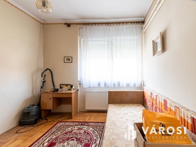 Ceglédi telephely lakhatással, nagy telekkel!