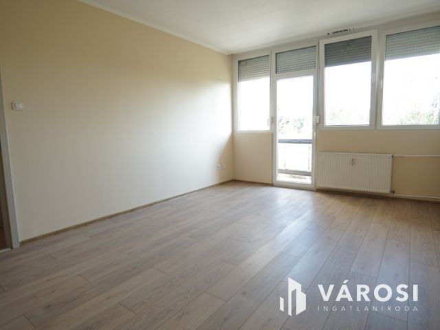 Rózsa utcában kiváló állapotú lakás a harmadikon