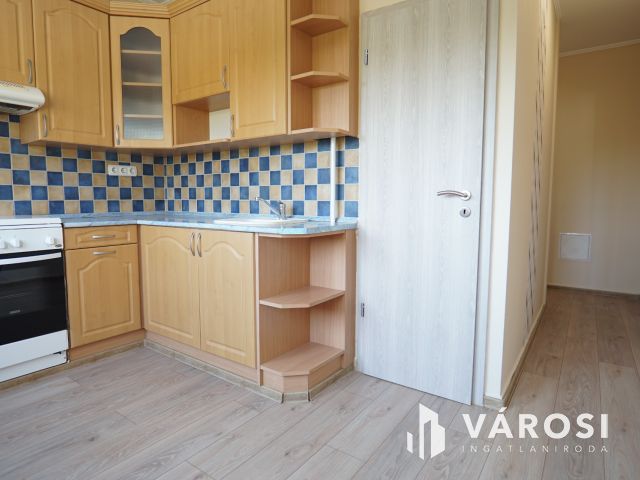 Rózsa utcában kiváló állapotú lakás a harmadikon