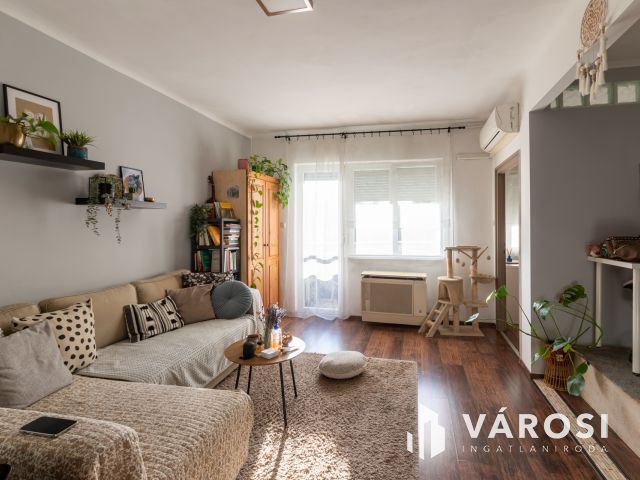 Jó helyen, jó áron – erkélyes lakás a Béke utcában!