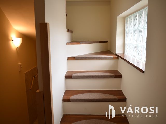 KIADÓ 64 M²-ES, KÉTSZINTES LAKÁS GYULA BELVÁROSÁBAN!