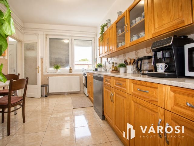 Kétszintes családi otthon, dupla garázzsal Orosházán